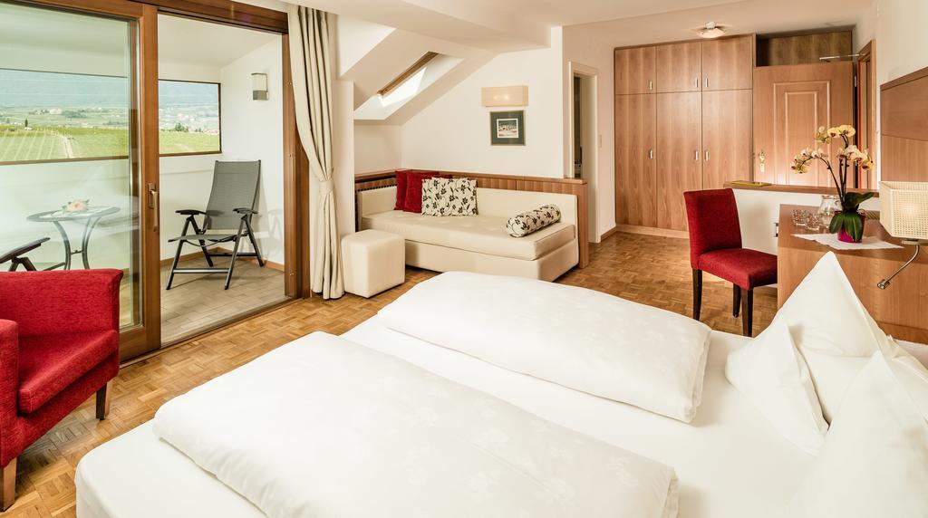 Hotel Girlanerhof Appiano Sulla Strada Del Vino Room photo